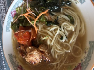 IMG_4088-300x225 今日のお昼は「マルタイ棒ラーメン」！手軽なのに本格派